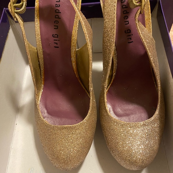 Gold Glitter Steve Madden Size 7 1/2. Never worn - Picture 3 of 7